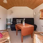 6 Person In Nyaraló *